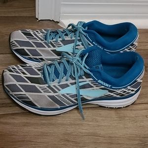 Brooks Revel Sneakers